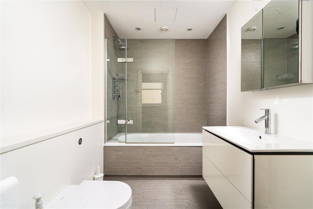 3 bedroom maisonette for sale in Connaught Square, Hyde Park, London, W2